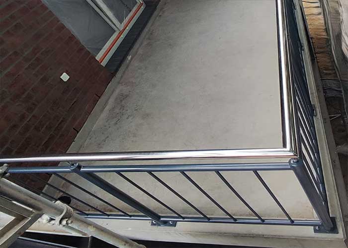 Glasanbau mit Metallrahmen-Konstruktion
